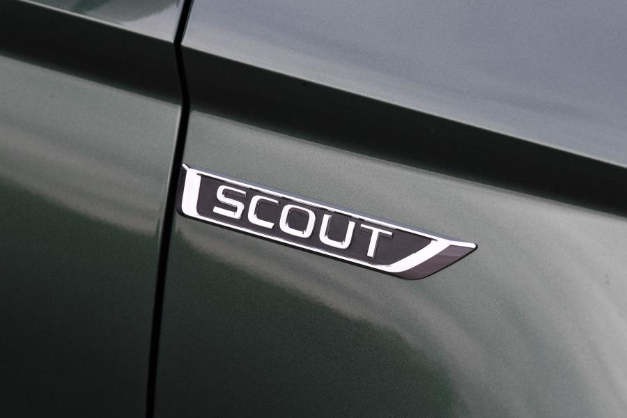 Логотип Skoda Karoq 4x4 Scout 2018 года  (UK) (фото 5 из 18)